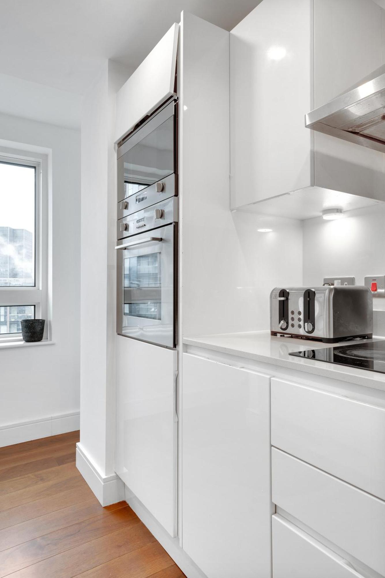 Modern Two Bed Serviced In Canary Wharf - Perfect For Long Stay, Business, Leisure And Relocations * Londen