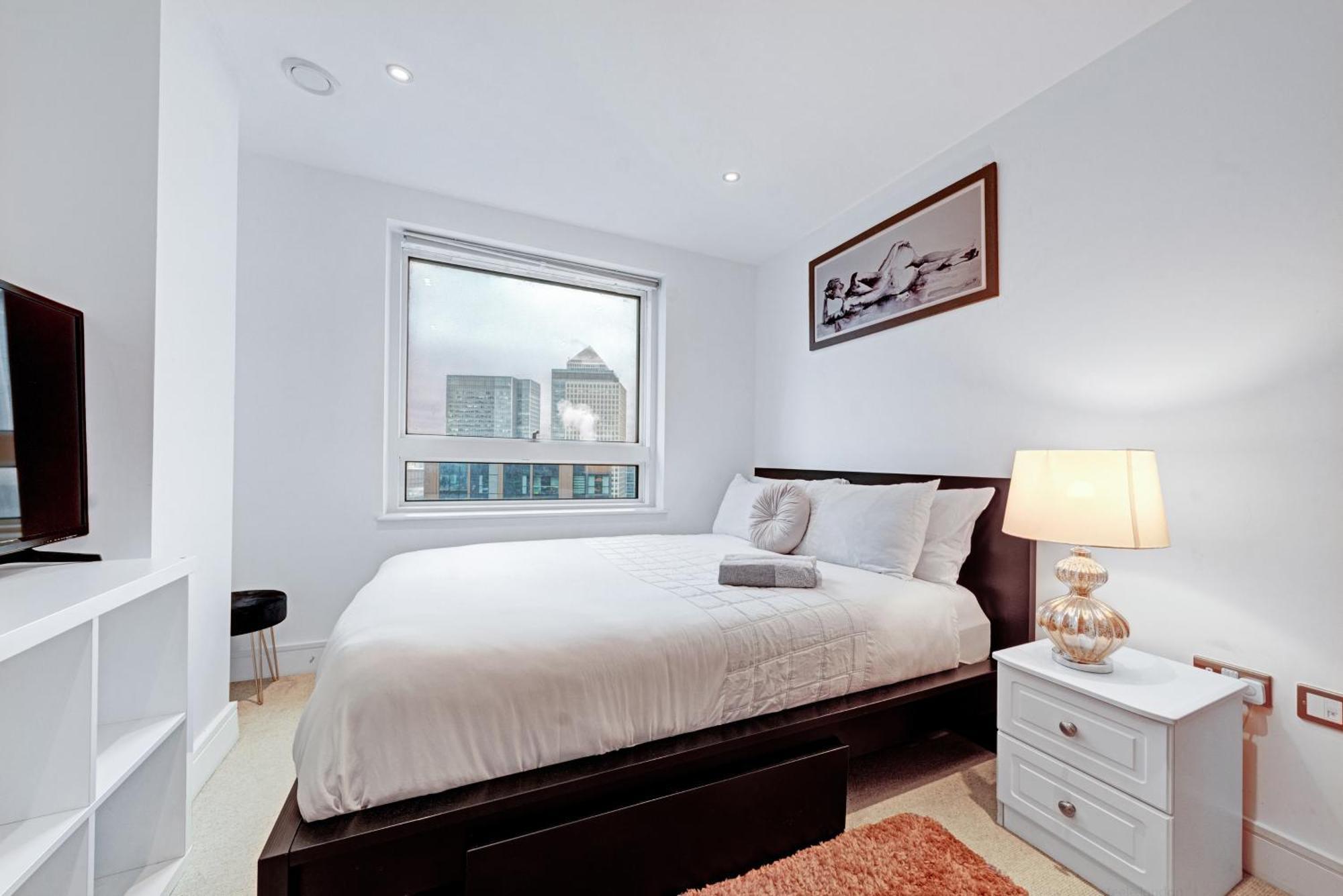 Modern Two Bed Serviced In Canary Wharf - Perfect For Long Stay, Business, Leisure And Relocations Londen