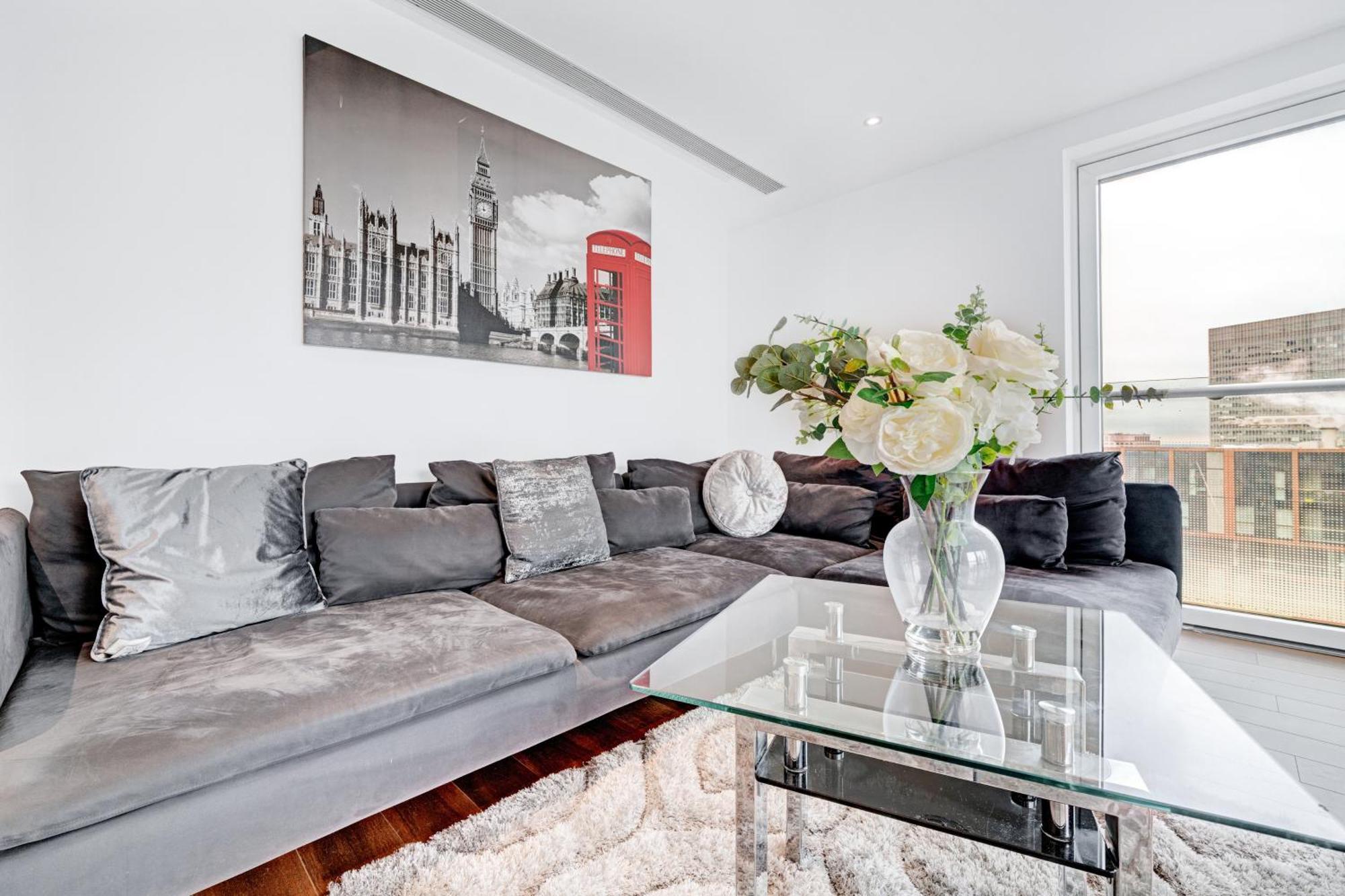 Modern Two Bed Serviced In Canary Wharf - Perfect For Long Stay, Business, Leisure And Relocations Appartement Londen
