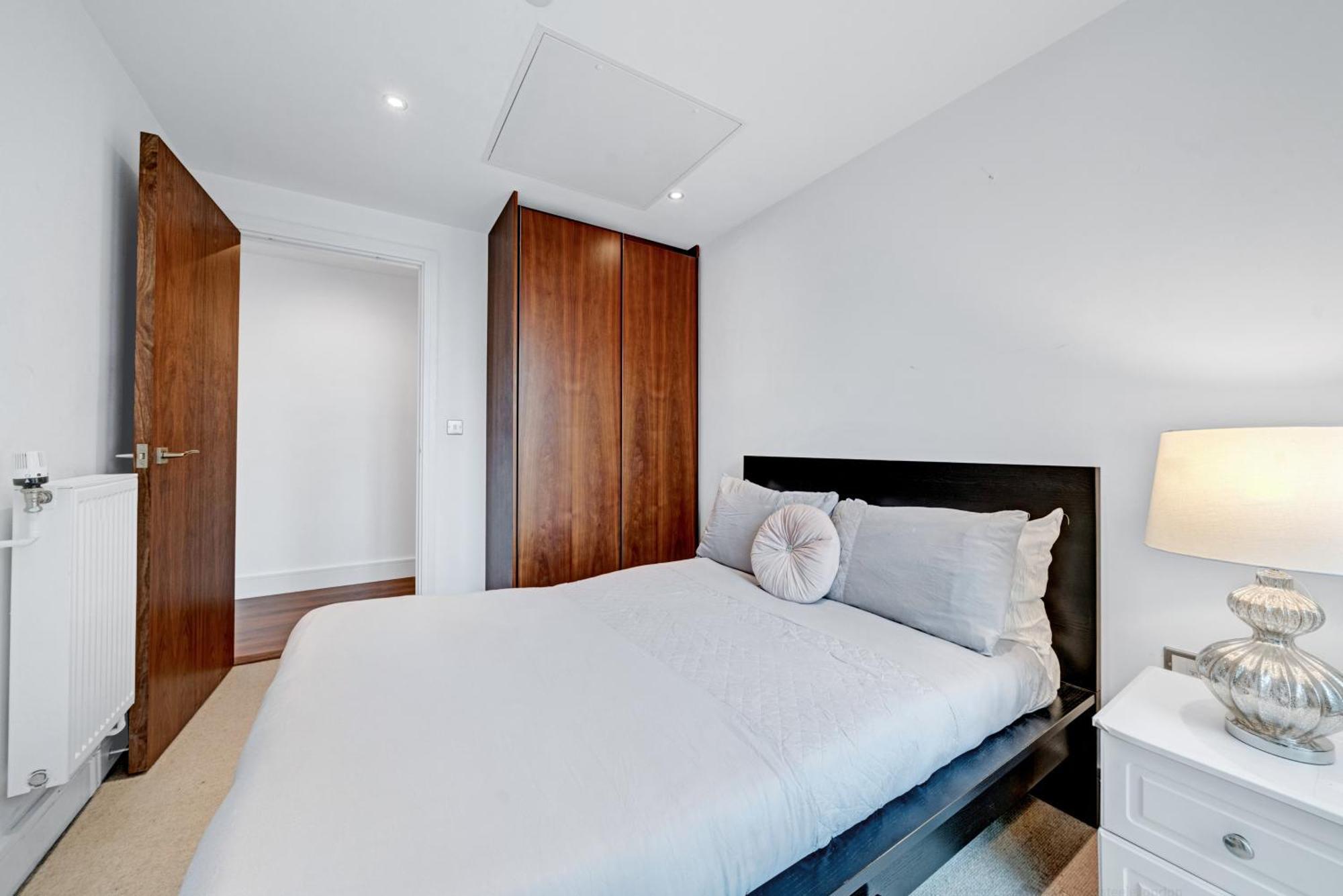 Modern Two Bed Serviced In Canary Wharf - Perfect For Long Stay, Business, Leisure And Relocations Londen