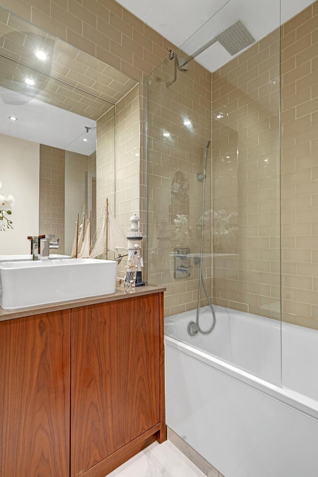 Modern Two Bed Serviced In Canary Wharf - Perfect For Long Stay, Business, Leisure And Relocations Appartement *